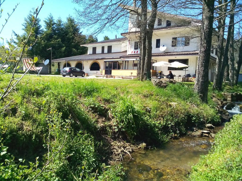 Hotel Ruscello Pedace Exterior foto